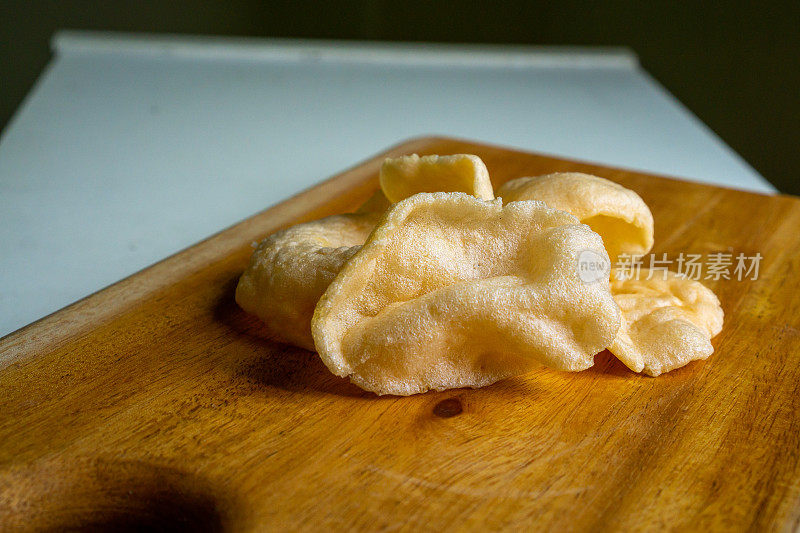 印尼传统食物饼干，Kerupuk Merah